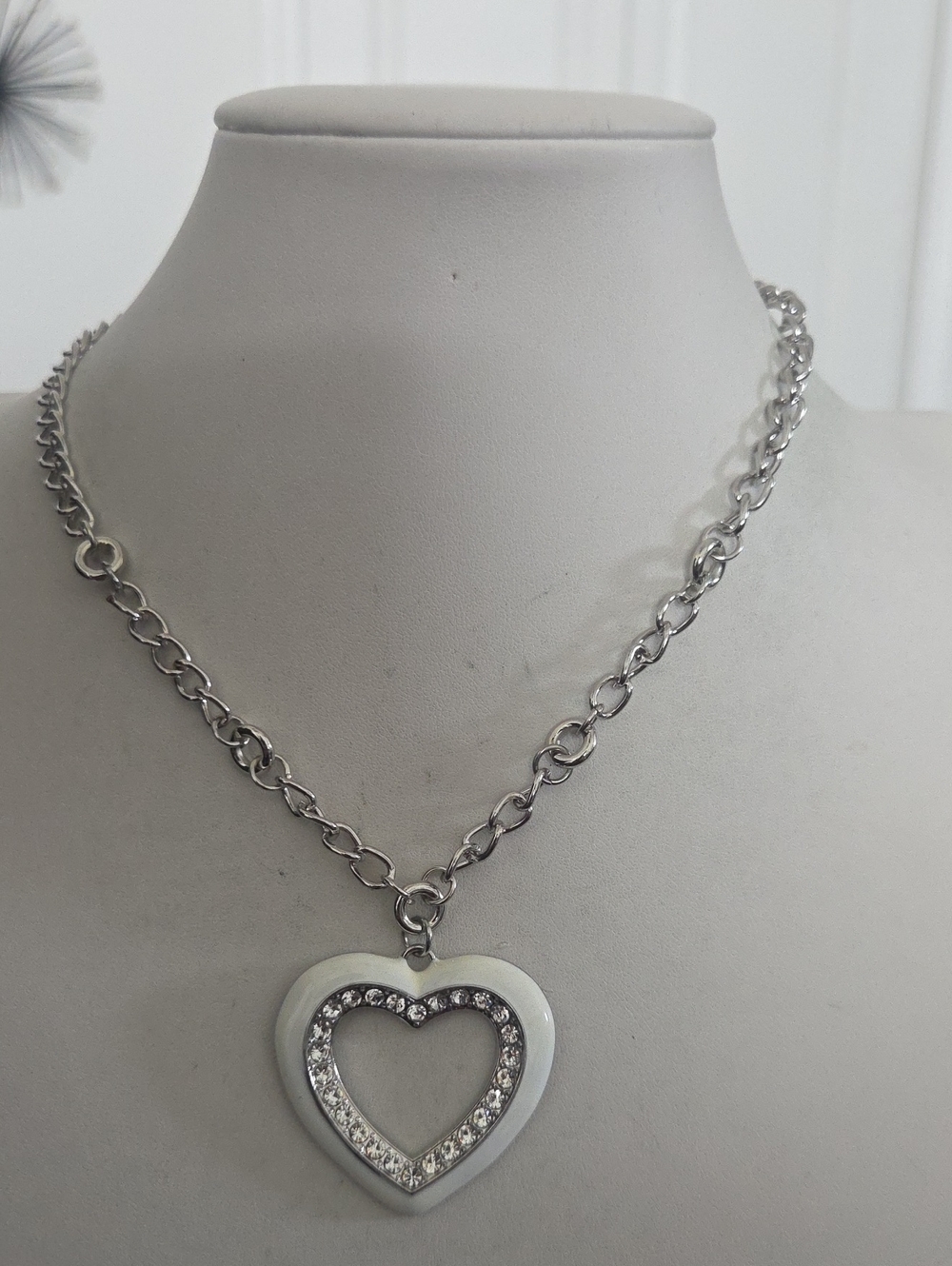 Paparazzi Romantic Rule White Necklace NWT